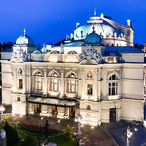 H12**** Hotel