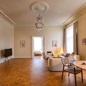 Fragola Old Town Apartment
