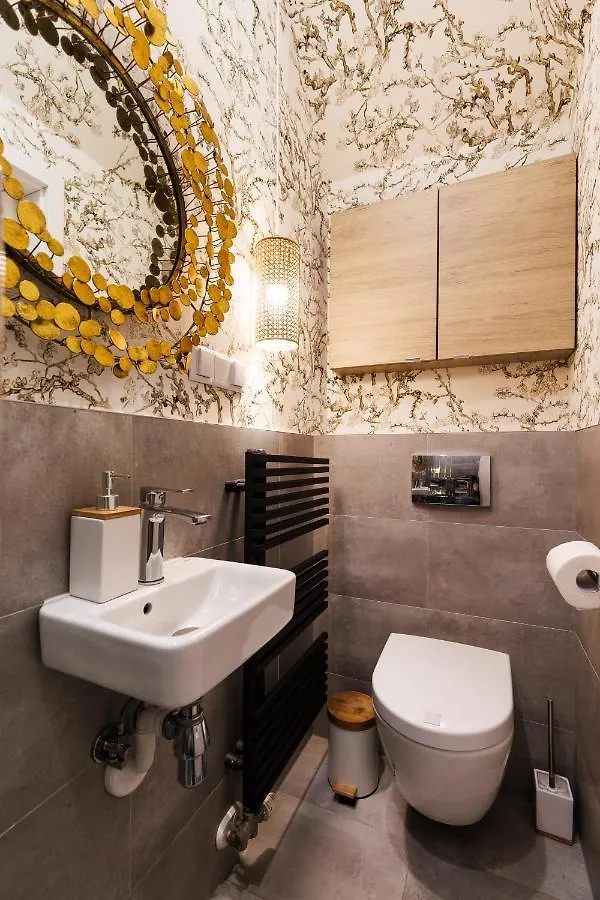 Wawel Castle View - City Center Suite - By Upstairs Krakow Apartment